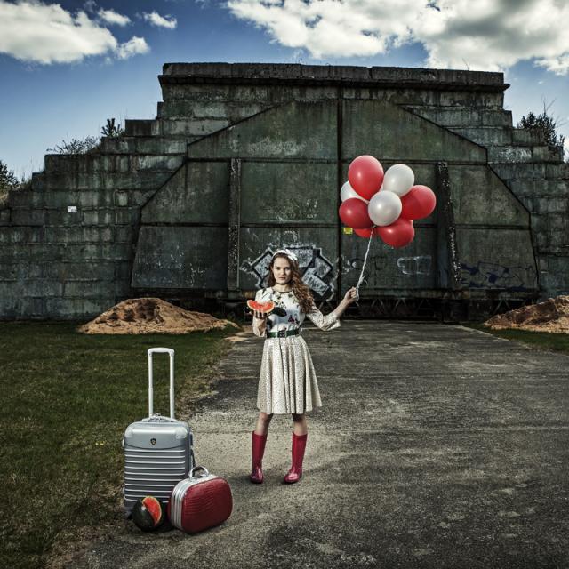 Letiště Mimoň a Fashion foto, hangáry v pozadí