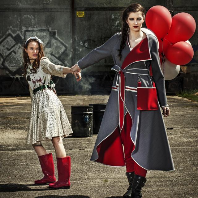 Letiště Mimoň a Fashion foto, dívka a hořící sudy