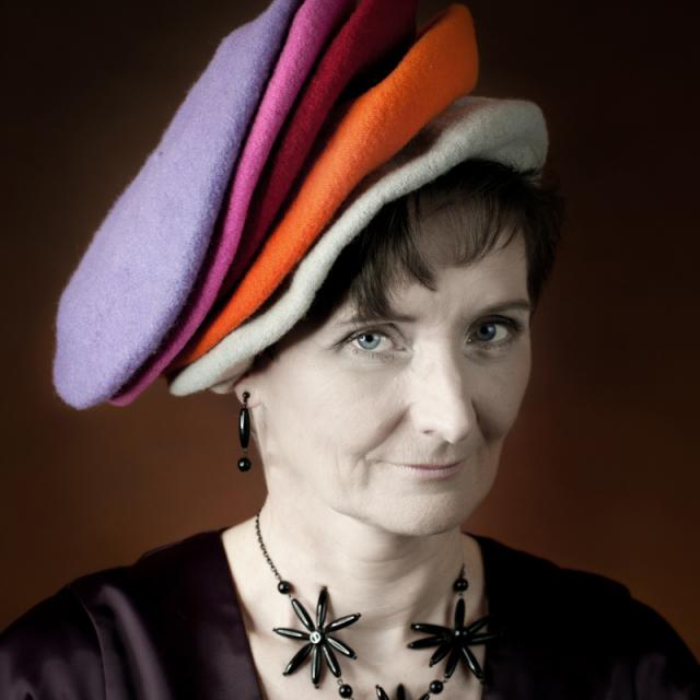 Profesionální portrétní foto; Pikous; Dáma s baretem